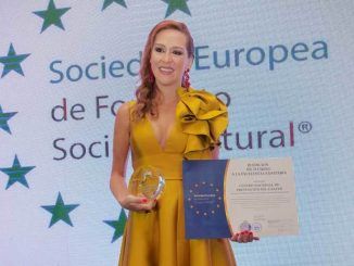 La Dra. Elisabeth Arrojo recibe el prestigioso premio Dr. Fleming por su contribución a la prevención del cáncer