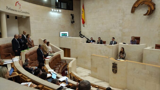 El PSOE, junto al PP y VOX no se unen al minuto de silencio por el genocidio en Gaza propuesto por Paula Fernández